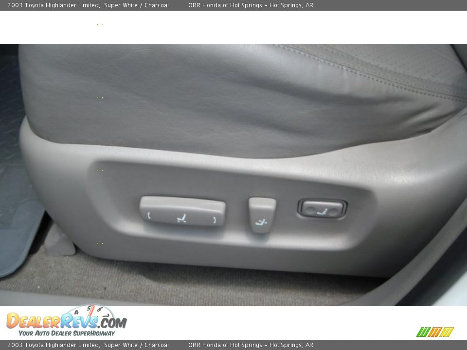 Controls of 2003 Toyota Highlander Limited Photo #11