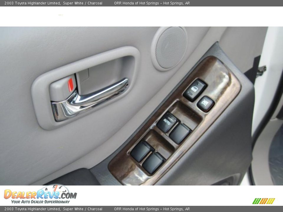 Controls of 2003 Toyota Highlander Limited Photo #12