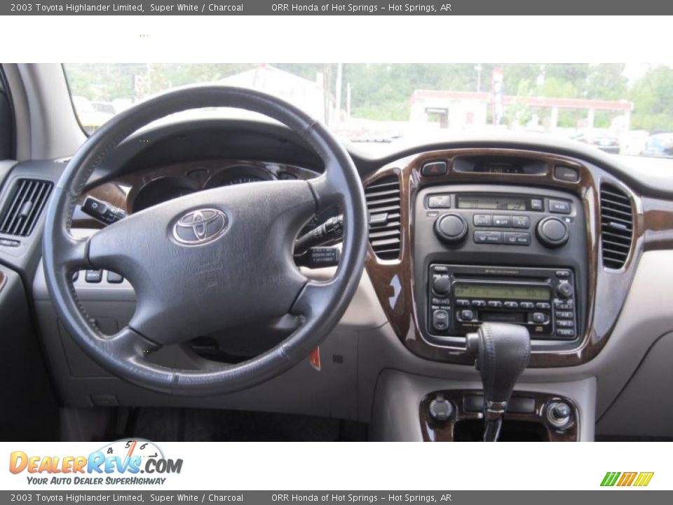 Dashboard of 2003 Toyota Highlander Limited Photo #15