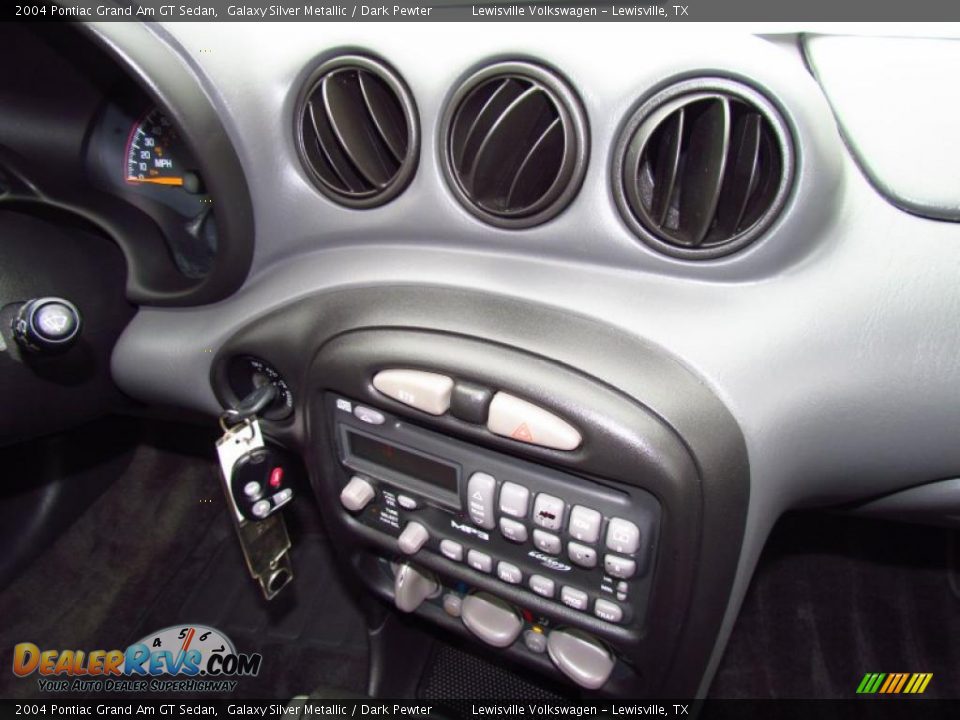 Controls of 2004 Pontiac Grand Am GT Sedan Photo #17
