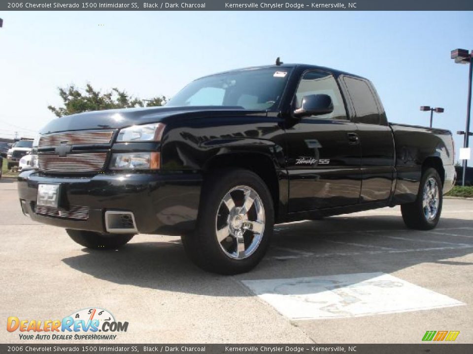 Front 3/4 View of 2006 Chevrolet Silverado 1500 Intimidator SS Photo #7