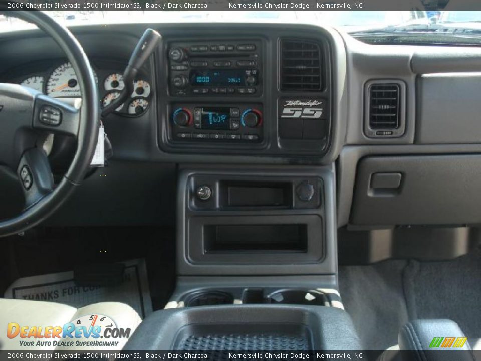 Dashboard of 2006 Chevrolet Silverado 1500 Intimidator SS Photo #32
