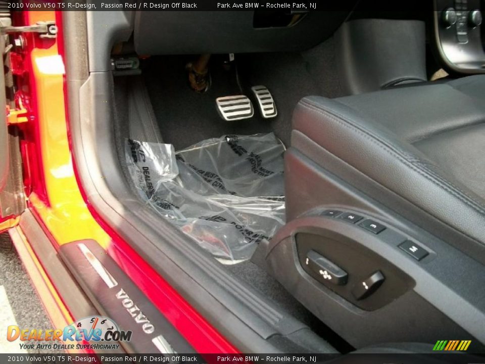 Controls of 2010 Volvo V50 T5 R-Design Photo #11