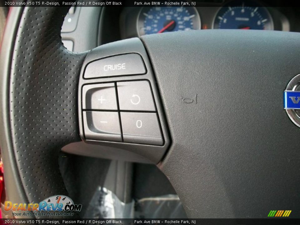 Controls of 2010 Volvo V50 T5 R-Design Photo #16