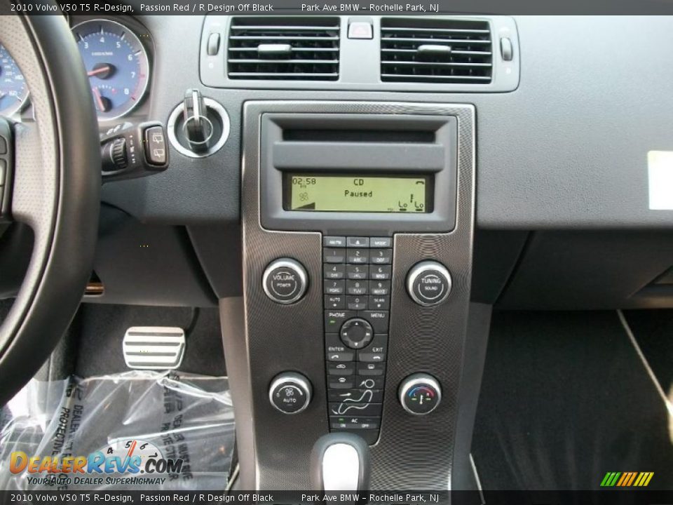 Controls of 2010 Volvo V50 T5 R-Design Photo #19