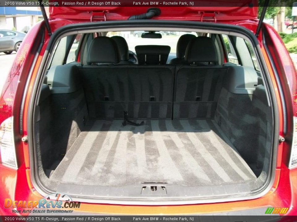 2010 Volvo V50 T5 R-Design Trunk Photo #21