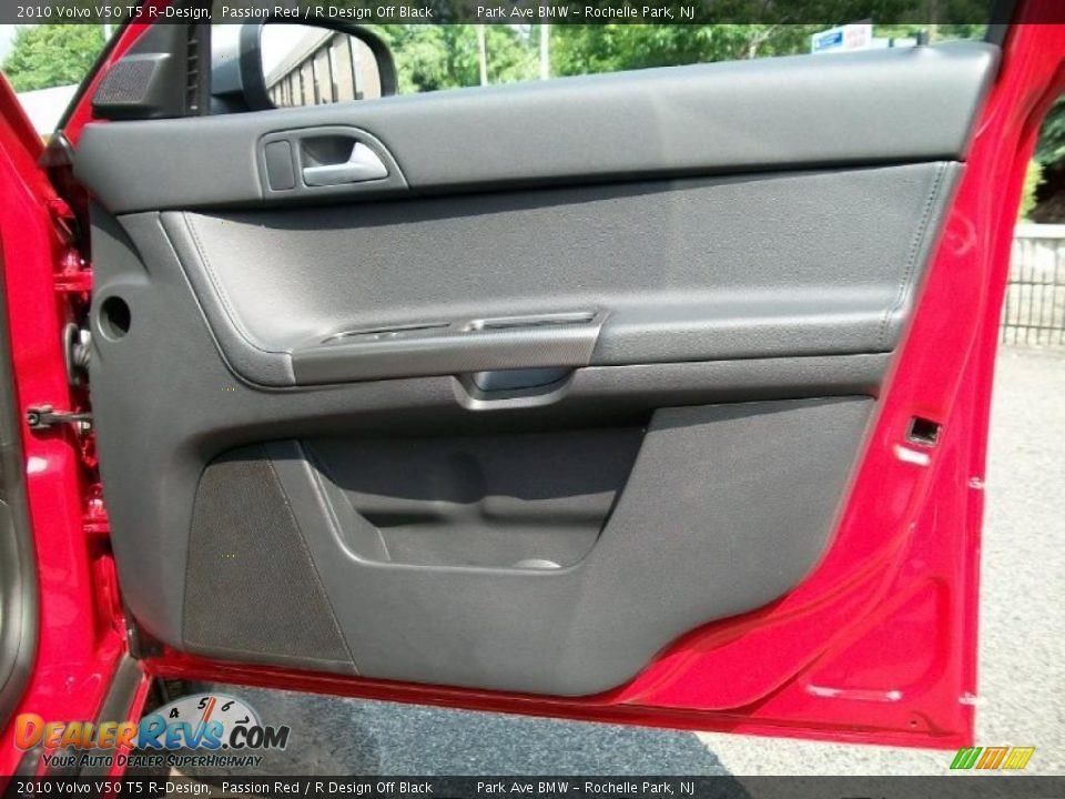 Door Panel of 2010 Volvo V50 T5 R-Design Photo #25