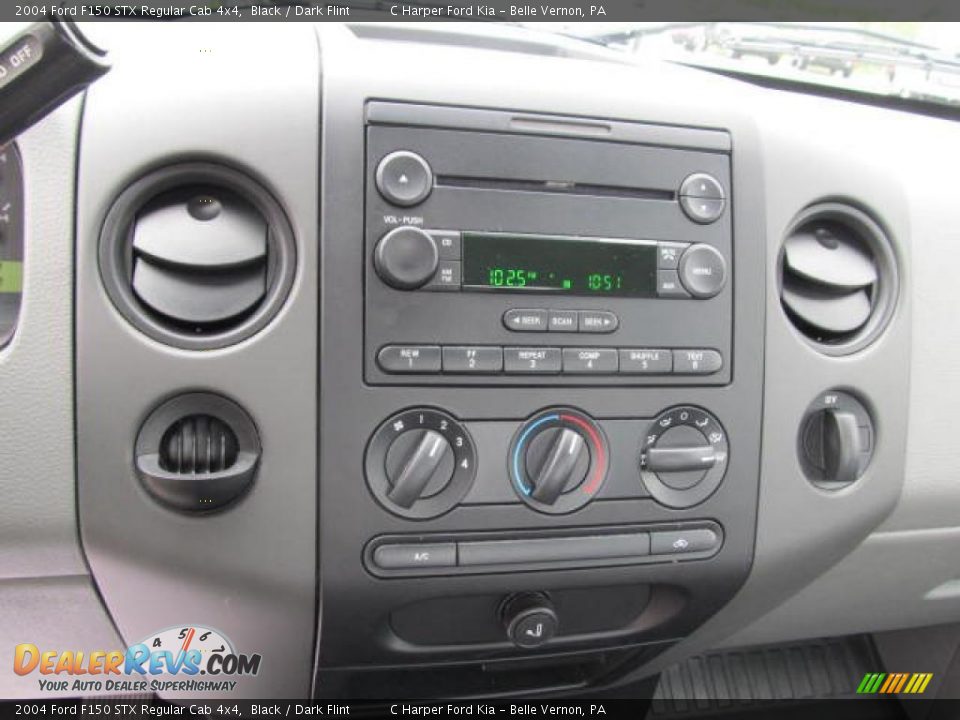 Controls of 2004 Ford F150 STX Regular Cab 4x4 Photo #18