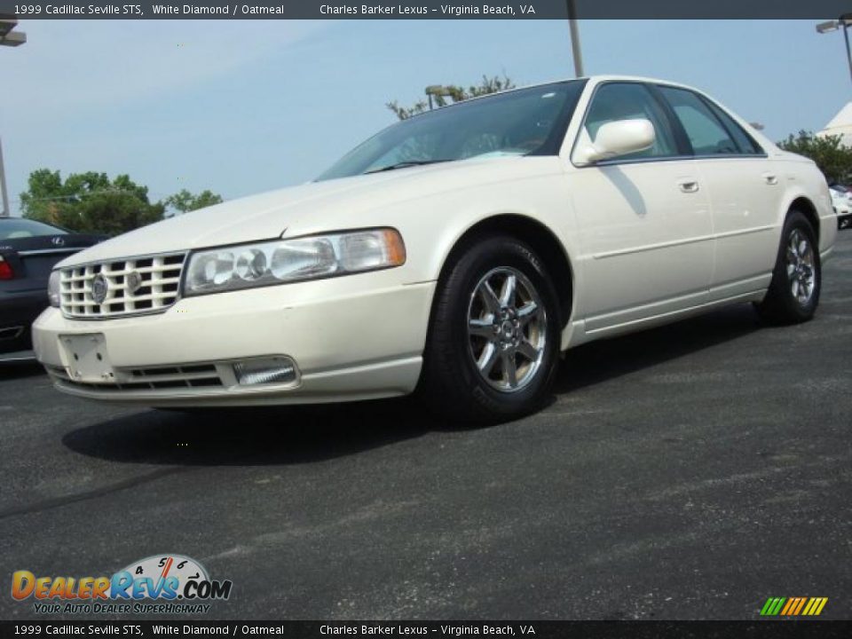 Front 3/4 View of 1999 Cadillac Seville STS Photo #6