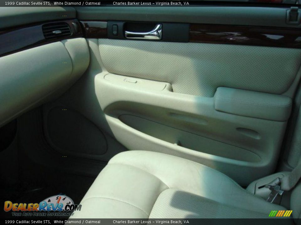1999 Cadillac Seville STS White Diamond / Oatmeal Photo #17