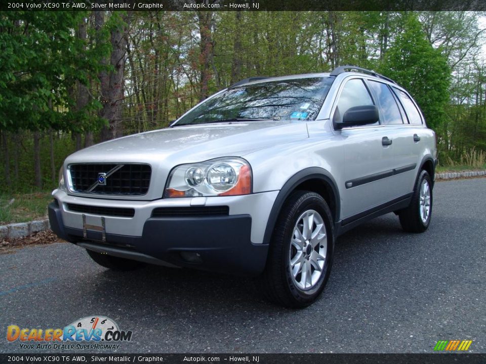 Front 3/4 View of 2004 Volvo XC90 T6 AWD Photo #1