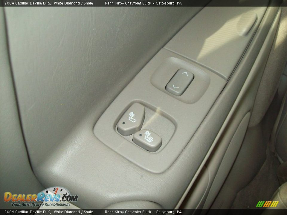 Controls of 2004 Cadillac DeVille DHS Photo #23