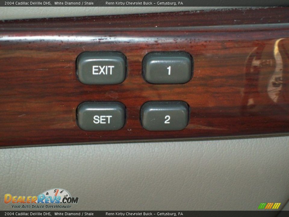 Controls of 2004 Cadillac DeVille DHS Photo #24