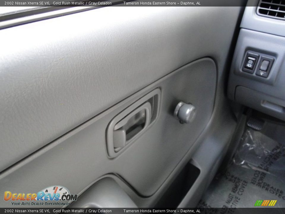 2002 Nissan Xterra SE V6 Gold Rush Metallic / Gray Celadon Photo #15