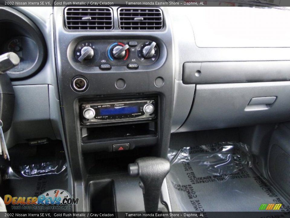 2002 Nissan Xterra SE V6 Gold Rush Metallic / Gray Celadon Photo #20