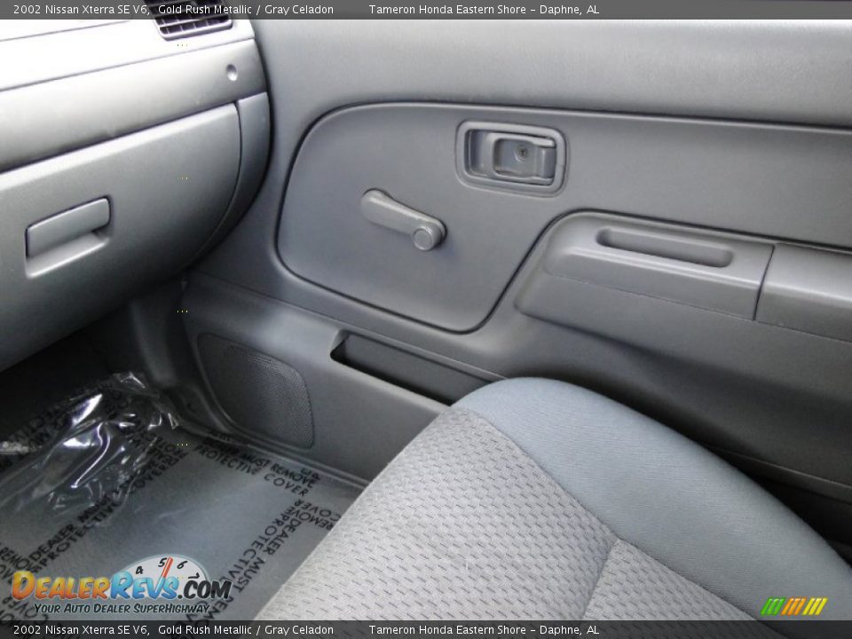2002 Nissan Xterra SE V6 Gold Rush Metallic / Gray Celadon Photo #23