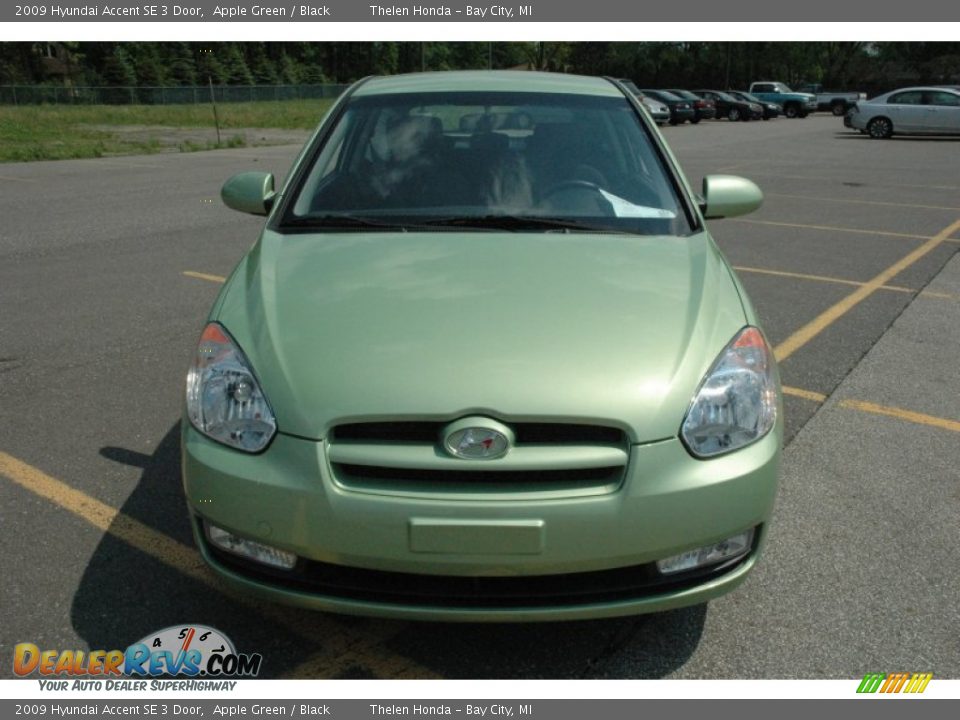 2009 Hyundai Accent SE 3 Door Apple Green / Black Photo #2