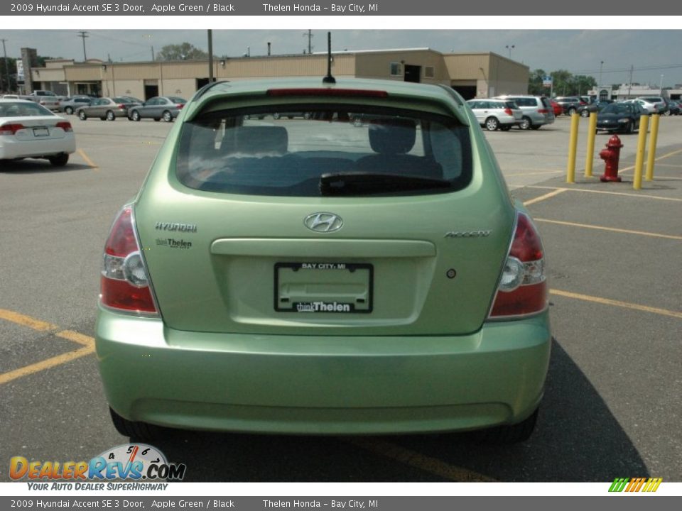 2009 Hyundai Accent SE 3 Door Apple Green / Black Photo #5