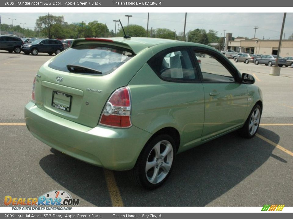 2009 Hyundai Accent SE 3 Door Apple Green / Black Photo #6