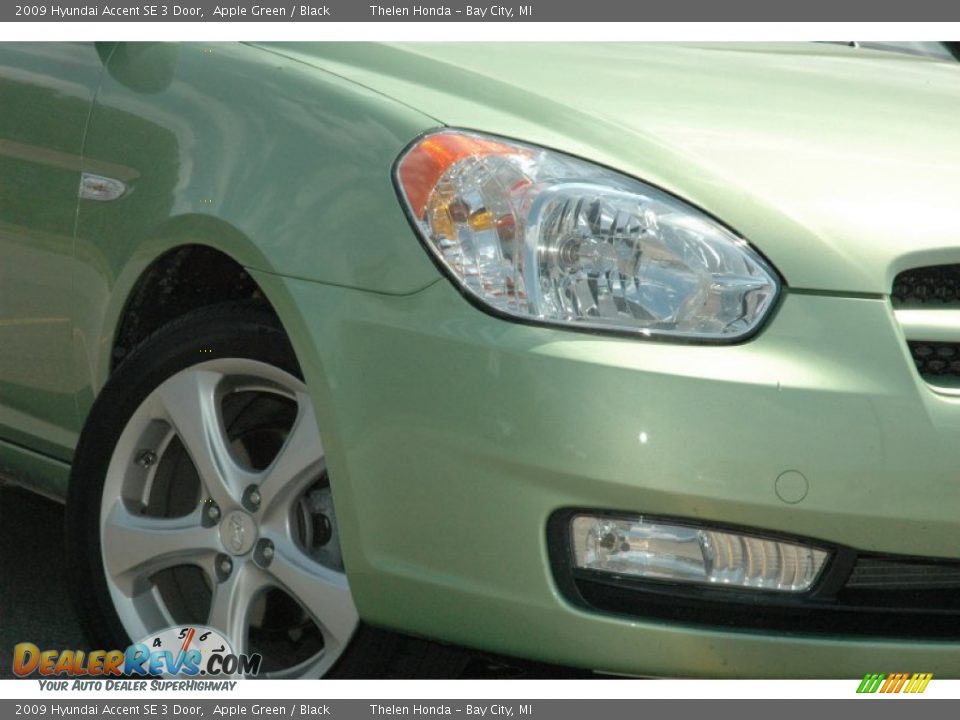 2009 Hyundai Accent SE 3 Door Apple Green / Black Photo #7