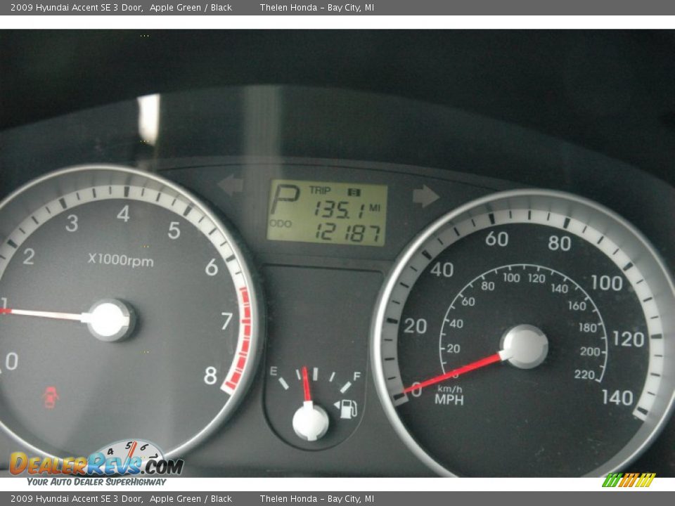 2009 Hyundai Accent SE 3 Door Apple Green / Black Photo #10