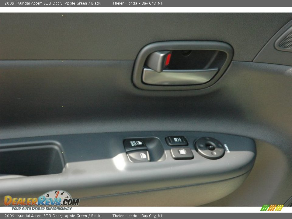 2009 Hyundai Accent SE 3 Door Apple Green / Black Photo #12