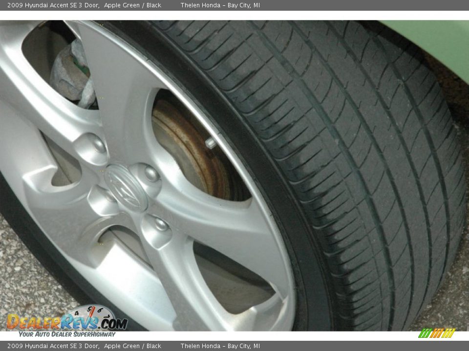 2009 Hyundai Accent SE 3 Door Apple Green / Black Photo #15