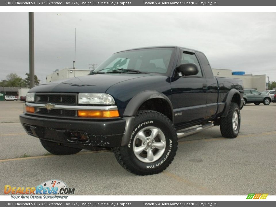 Front 3/4 View of 2003 Chevrolet S10 ZR2 Extended Cab 4x4 Photo #3