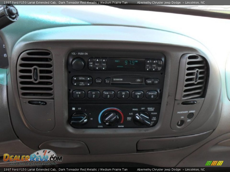 Controls of 1997 Ford F150 Lariat Extended Cab Photo #10