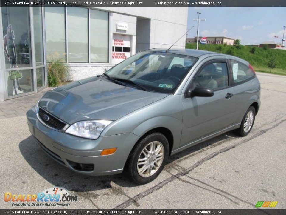 Front 3/4 View of 2006 Ford Focus ZX3 SE Hatchback Photo #2