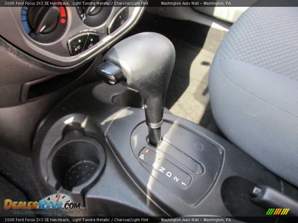 2006 Ford Focus ZX3 SE Hatchback Shifter Photo #15