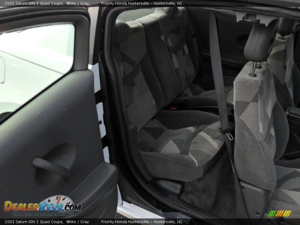 2003 Saturn ION 3 Quad Coupe White / Gray Photo #17