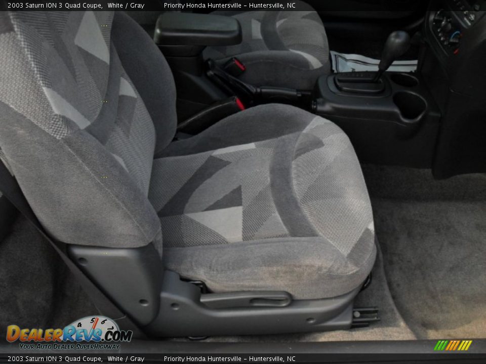 2003 Saturn ION 3 Quad Coupe White / Gray Photo #18
