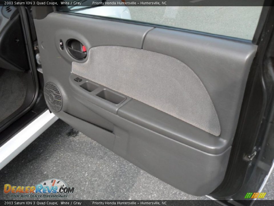 Door Panel of 2003 Saturn ION 3 Quad Coupe Photo #20