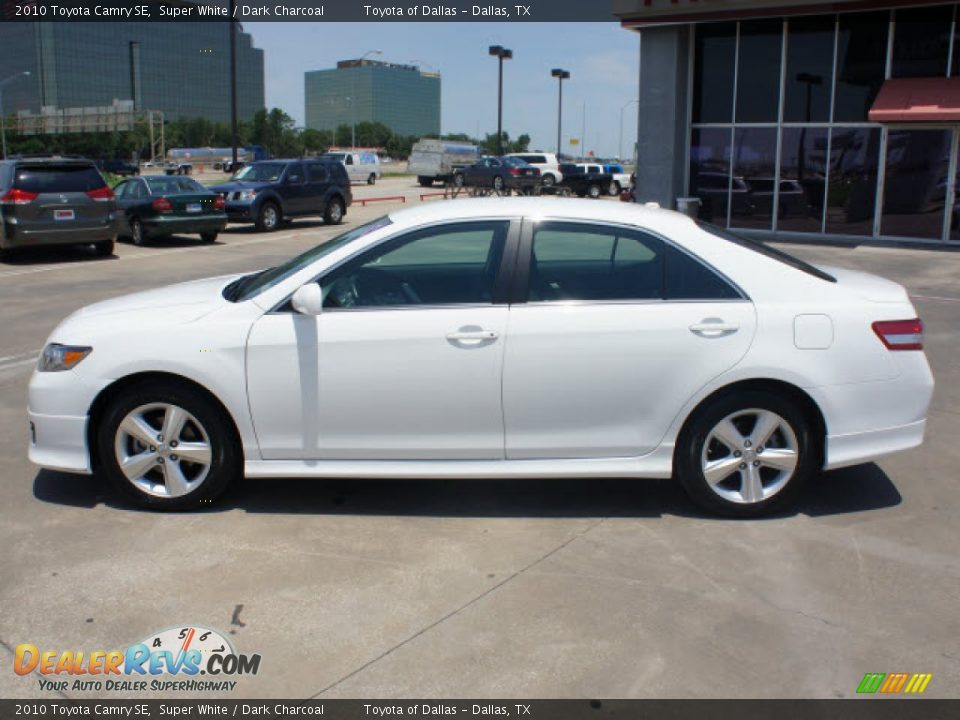 2010 Toyota Camry SE Super White / Dark Charcoal Photo #2