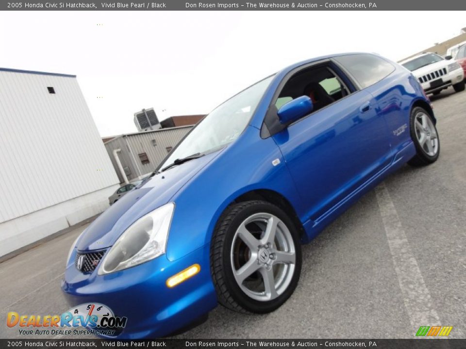 Front 3/4 View of 2005 Honda Civic Si Hatchback Photo #2