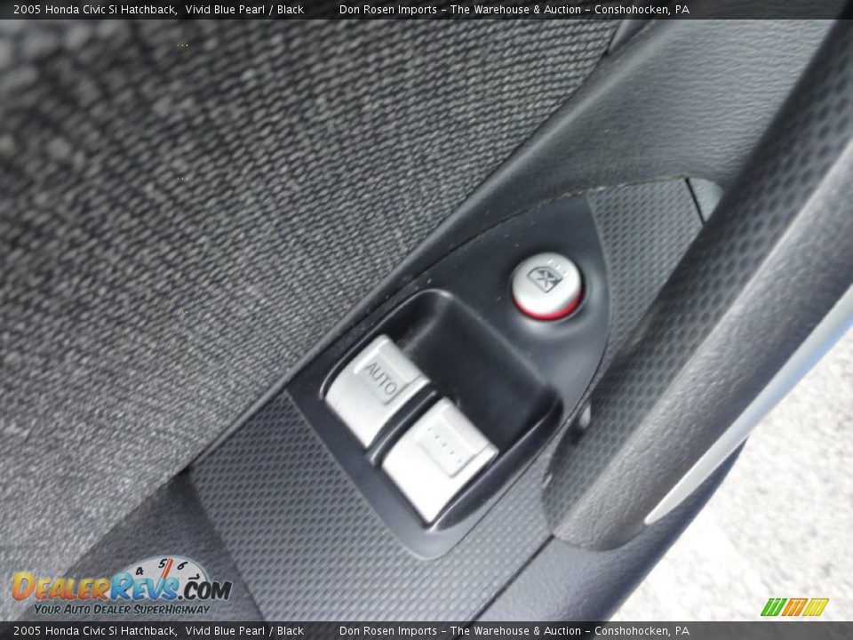 Controls of 2005 Honda Civic Si Hatchback Photo #15