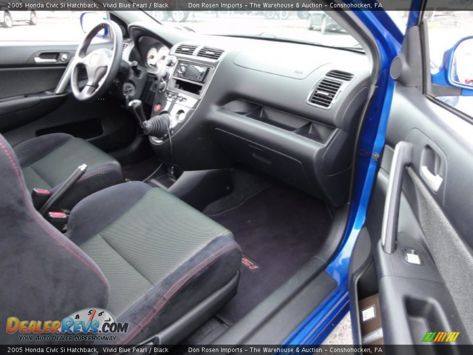 Dashboard of 2005 Honda Civic Si Hatchback Photo #18
