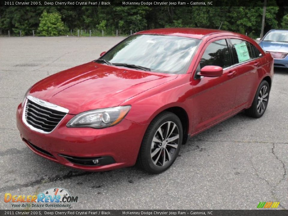 Front 3/4 View of 2011 Chrysler 200 S Photo #1