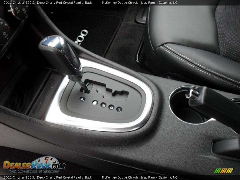 2011 Chrysler 200 S Shifter Photo #10