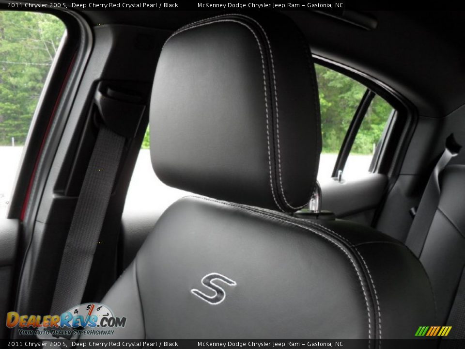 2011 Chrysler 200 S Logo Photo #11