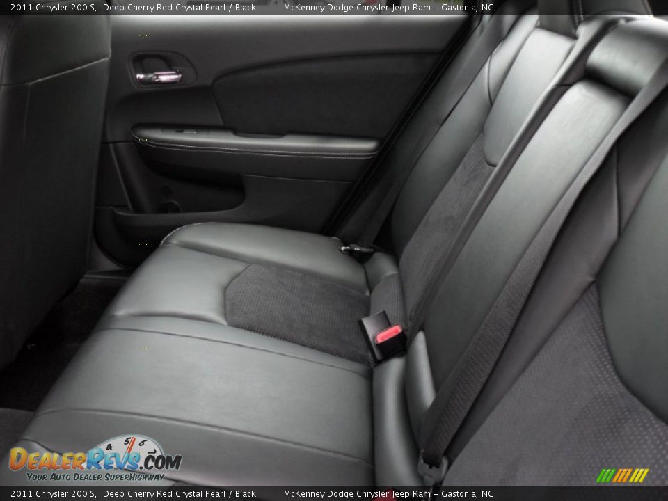 Black Interior - 2011 Chrysler 200 S Photo #16
