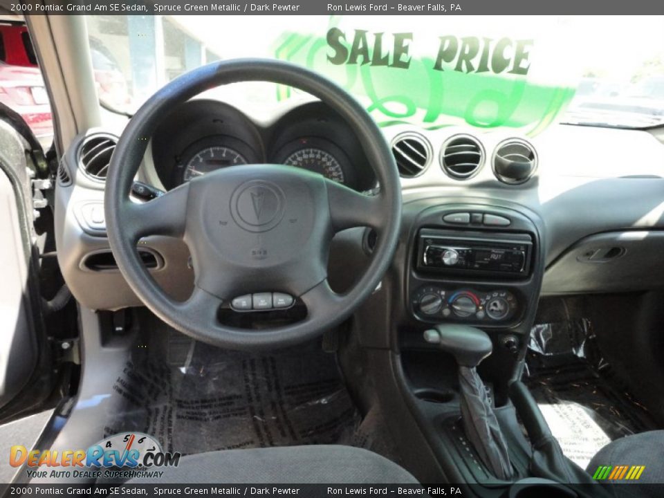 Dashboard of 2000 Pontiac Grand Am SE Sedan Photo #14