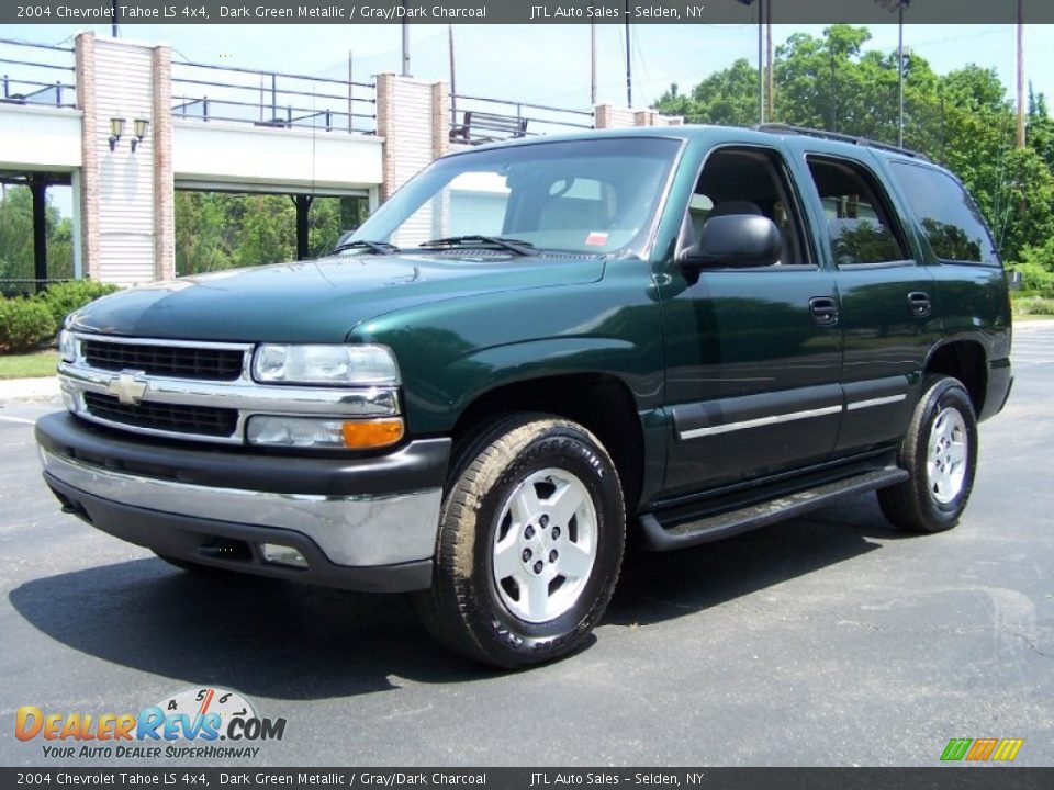 Front 3/4 View of 2004 Chevrolet Tahoe LS 4x4 Photo #1