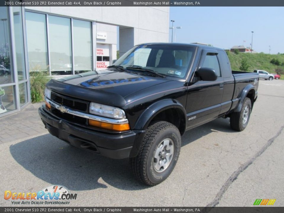 Front 3/4 View of 2001 Chevrolet S10 ZR2 Extended Cab 4x4 Photo #2