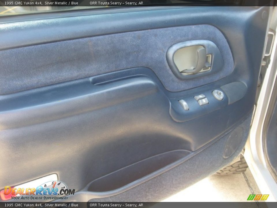 Door Panel of 1995 GMC Yukon 4x4 Photo #11