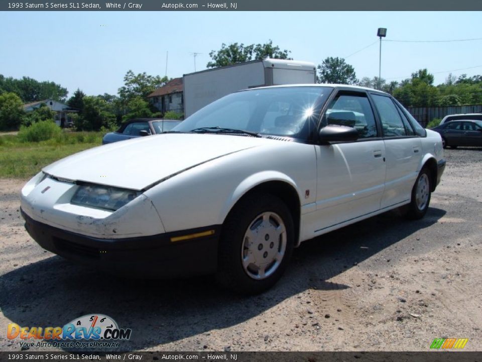 Front 3/4 View of 1993 Saturn S Series SL1 Sedan Photo #1