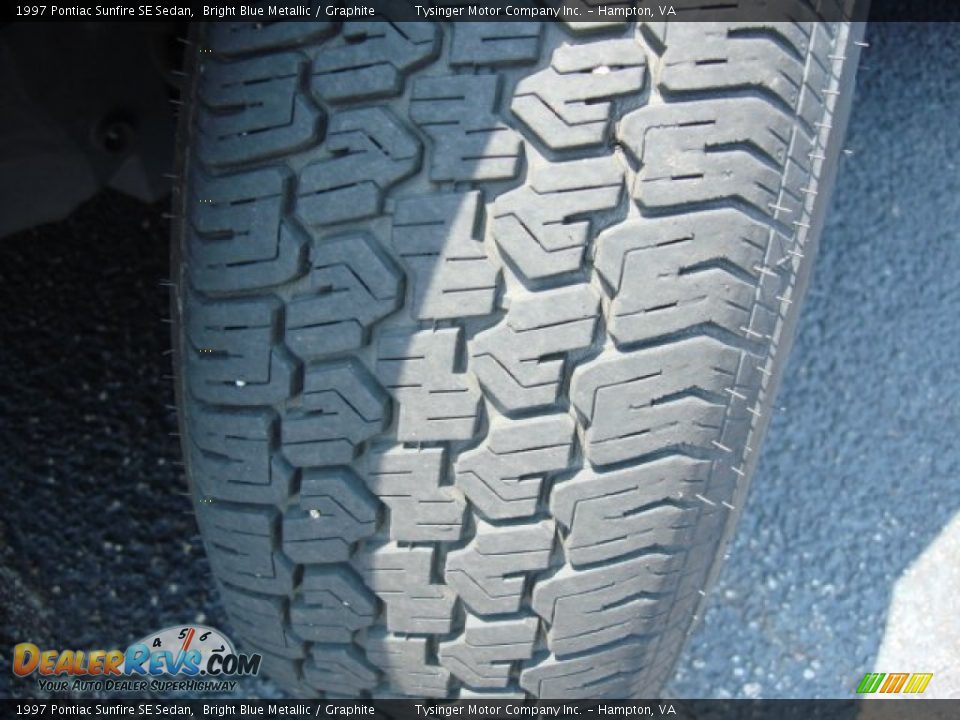 1997 Pontiac Sunfire SE Sedan Bright Blue Metallic / Graphite Photo #13