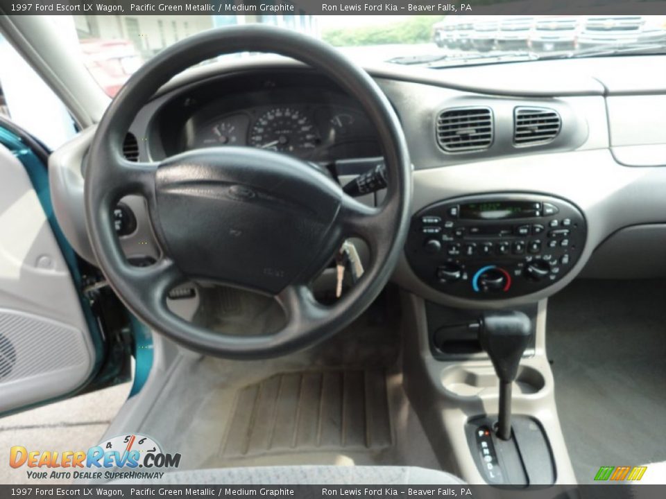 Dashboard of 1997 Ford Escort LX Wagon Photo #14