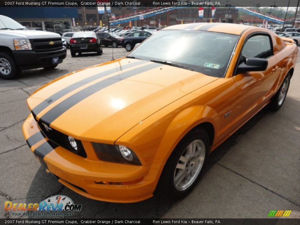 Front 3/4 View of 2007 Ford Mustang GT Premium Coupe Photo #4